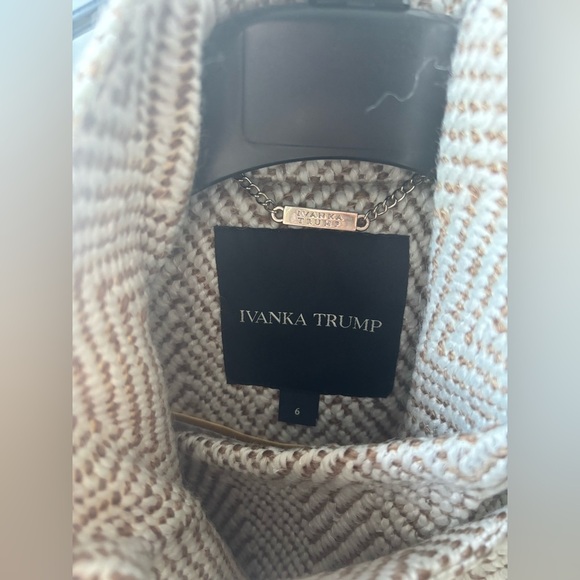 Nwt Ivanka Trump Wool Blend trenchcoat With Belt Originally $400  size 6 - Picture 3 of 9